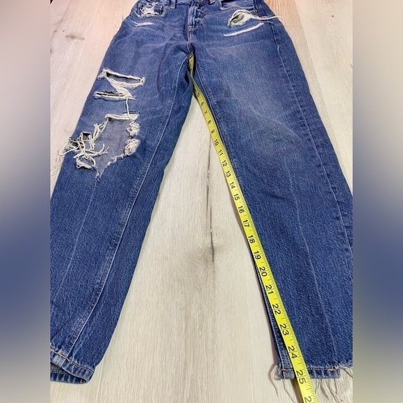 American Eagle Distressed/Destroyed Mom Jean, Size 00 Short - Picture 5 of 10
